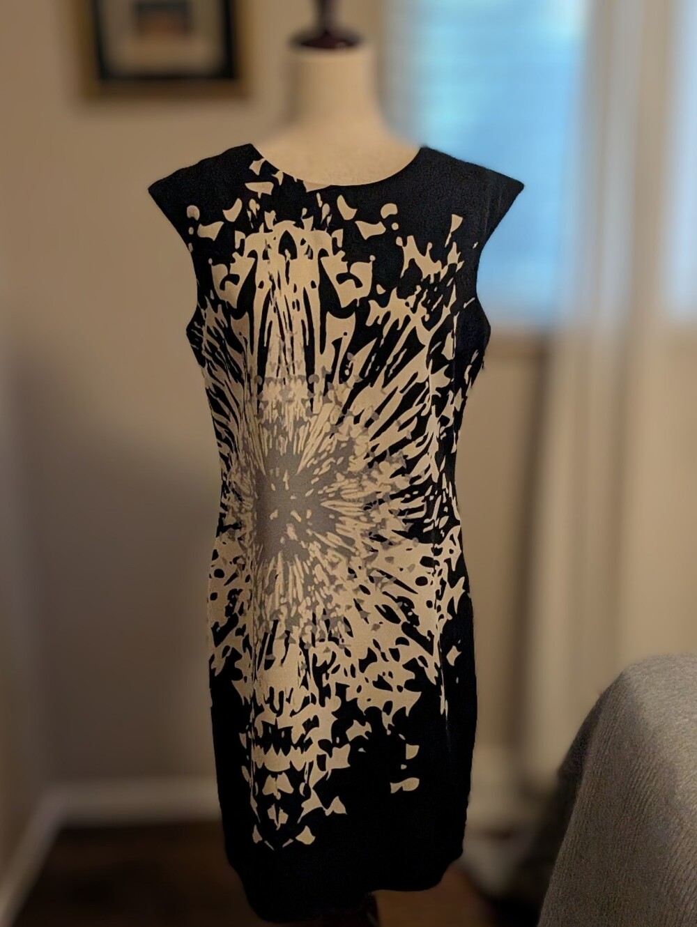 Voir Voir Black and Cream Graphic Sleeveless Sheath Dress